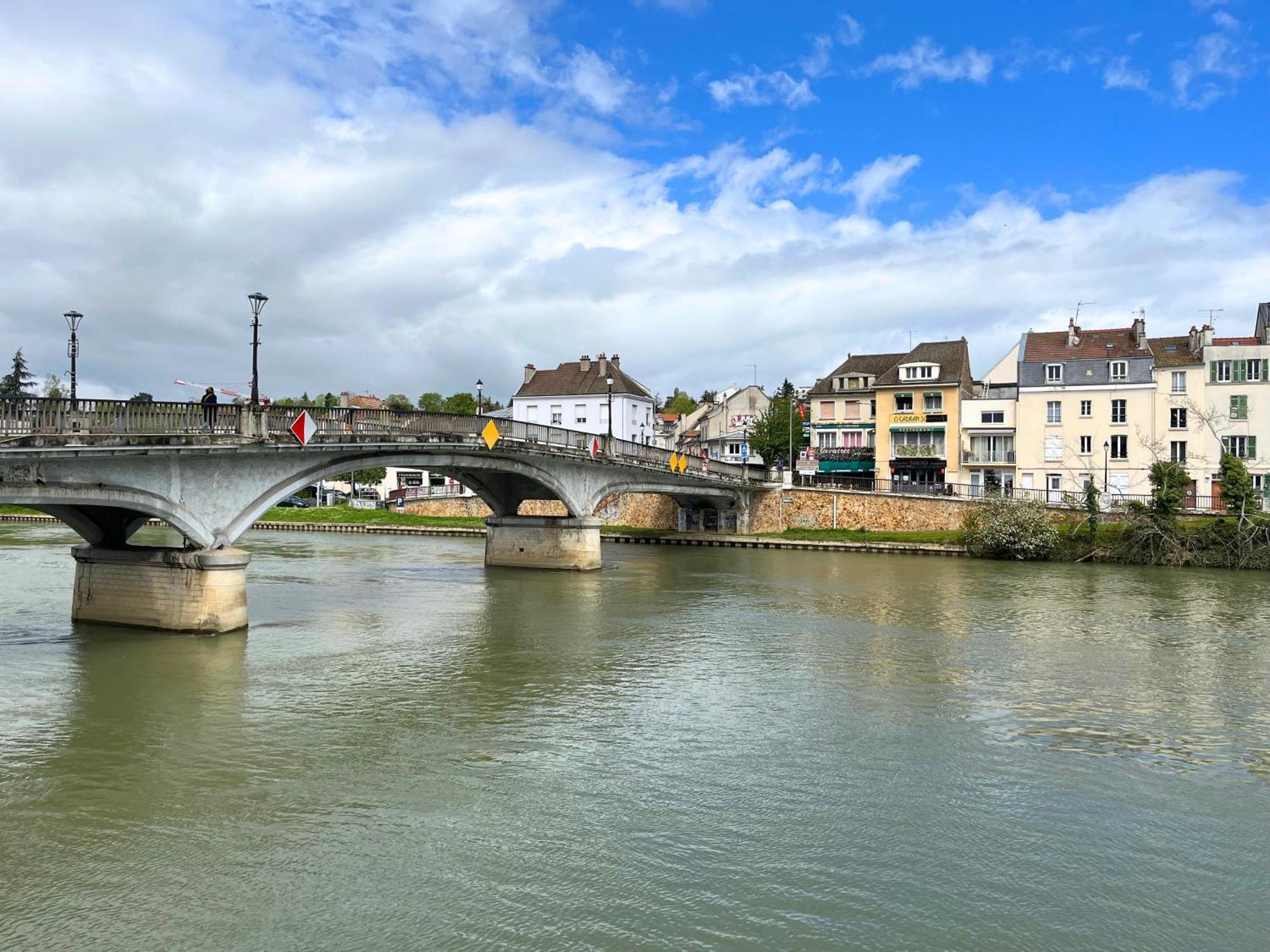 Sweethost - L'Amazone - T2 Proche Gare & Disneyland Lagny المظهر الخارجي الصورة